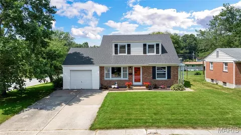 15 Blackberry Dr, Saint Charles, MO 63301