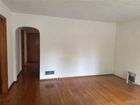 Living - 105 E Main St, Steeleville, IL 62288 photo 2 of 3
