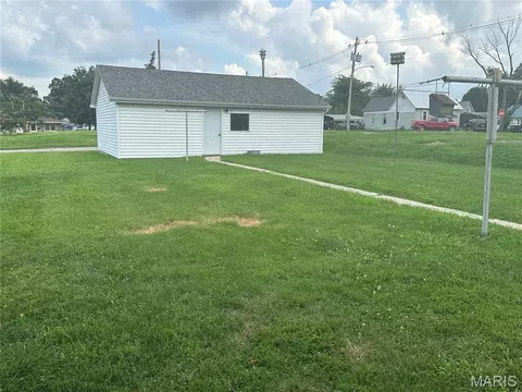 Exterior - 105 E Main St, Steeleville, IL 62288 photo 2 of 2