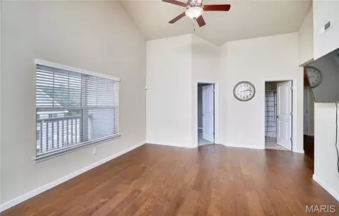 Living - 532 Bramblett Hls, O'fallon, MO 63366 photo 7 of 8
