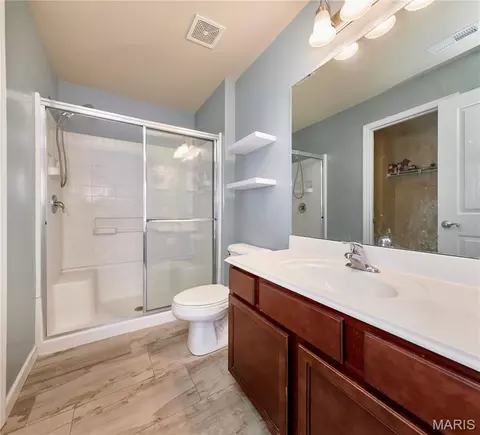 Bath - 532 Bramblett Hls, O'fallon, MO 63366 photo 2 of 2