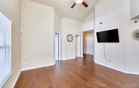 Living - 532 Bramblett Hls, O'fallon, MO 63366 photo 6 of 8