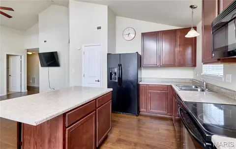 Kitchen - 532 Bramblett Hls, O'fallon, MO 63366 photo 6 of 6