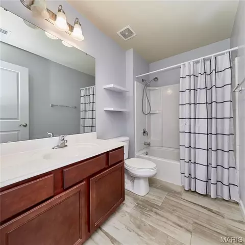 Bath - 532 Bramblett Hls, O'fallon, MO 63366 photo 1 of 2