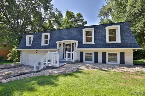 18 Trailridge Ln, Glen Carbon, IL 62034