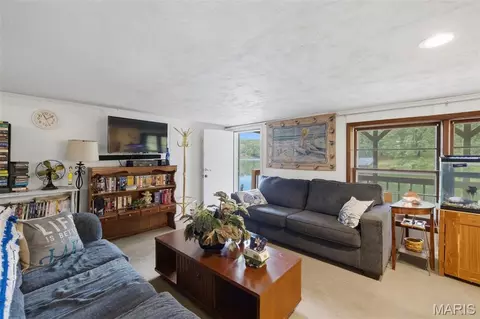 Living - 10150 Demick Dr, Mineral Point, MO 63660 photo 1 of 2