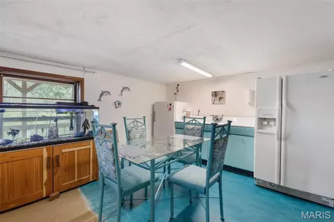 Dining - 10150 Demick Dr, Mineral Point, MO 63660 photo 3 of 3