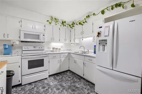 Kitchen - 10150 Demick Dr, Mineral Point, MO 63660 photo 1 of 1