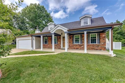 11 Victoria Sq, Saint Peters, MO 63376