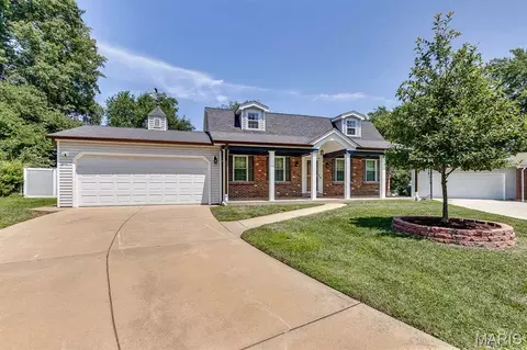 11 Victoria Sq, Saint Peters, MO 63376