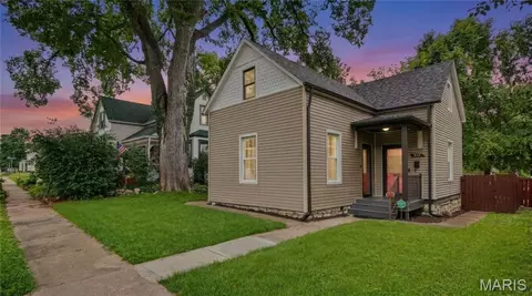 318 N Benton Ave, Saint Charles, MO 63301