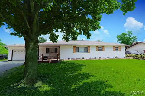 4330 Lake Dr, Granite City, IL 62040