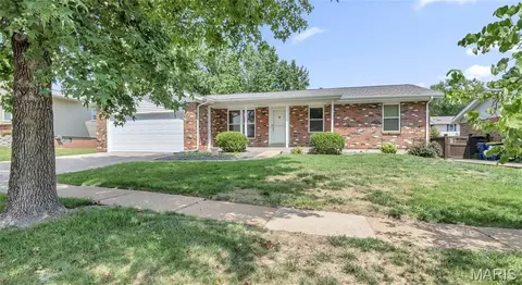 7054 Flower Ln, Saint Louis, MO 63129