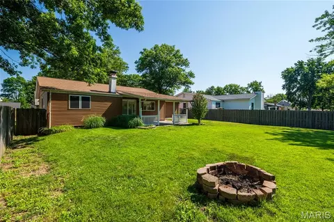 Exterior - 830 Westrun Dr, Ballwin, MO 63021 photo 9 of 10