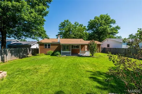 Exterior - 830 Westrun Dr, Ballwin, MO 63021 photo 8 of 10