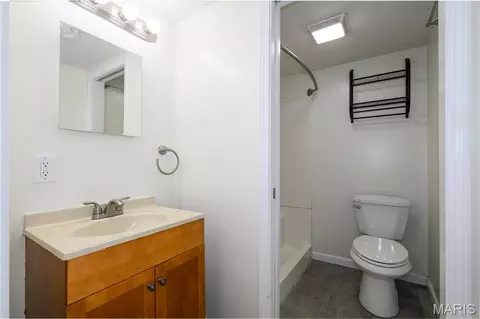Bath - 830 Westrun Dr, Ballwin, MO 63021 photo 5 of 5