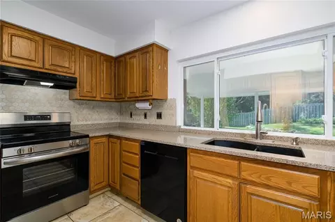 Kitchen - 830 Westrun Dr, Ballwin, MO 63021 photo 4 of 4