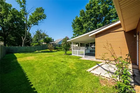 Exterior - 830 Westrun Dr, Ballwin, MO 63021 photo 5 of 10