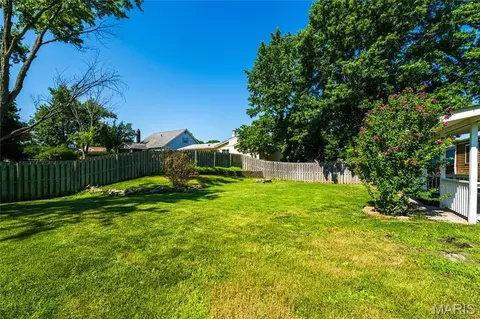 Exterior - 830 Westrun Dr, Ballwin, MO 63021 photo 6 of 10