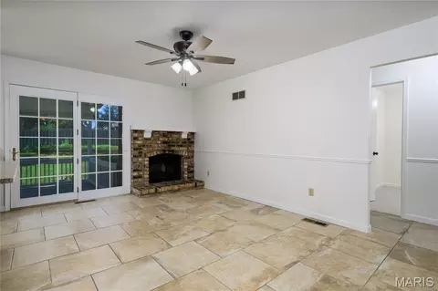 Living - 830 Westrun Dr, Ballwin, MO 63021 photo 2 of 3
