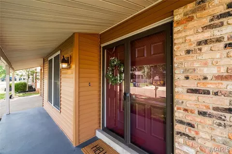 Exterior - 830 Westrun Dr, Ballwin, MO 63021 photo 2 of 10
