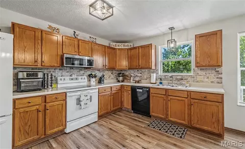 Kitchen - 505 Silver Leaf Ln, Rolla, MO 65401 photo 2 of 2
