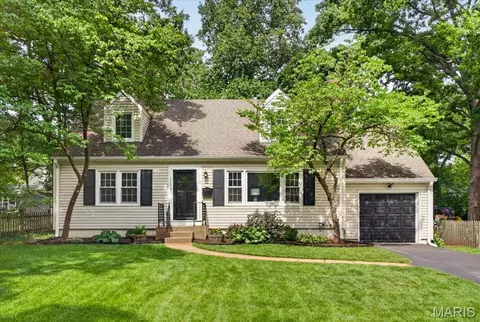 1117 Elm Dr, Webster Groves, MO 63119