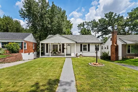 7133 Circleview Dr, Affton, MO 63123
