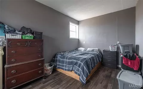 Bedroom - 12855 Chicago Rd, Dixon, MO 65459 photo 3 of 5