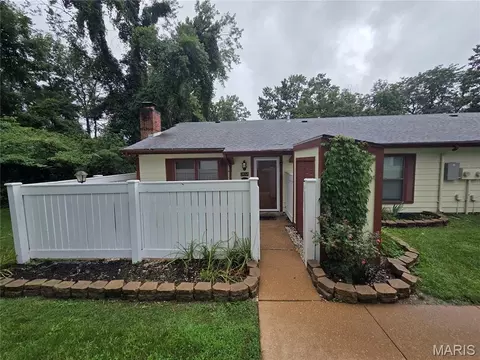 2432 Forest Shadows Dr, Saint Louis, MO 63136