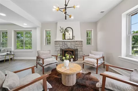 511 Forder Rd, Oakville, MO 63129