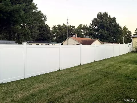 Exterior - 303 Davis, Ava, IL 62907 photo 4 of 8