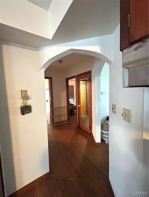 Entry Way - 303 Davis, Ava, IL 62907 photo 1 of 2