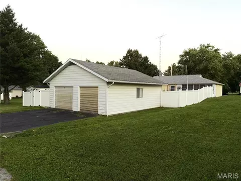 Exterior - 303 Davis, Ava, IL 62907 photo 6 of 8