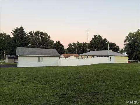 Exterior - 303 Davis, Ava, IL 62907 photo 5 of 8