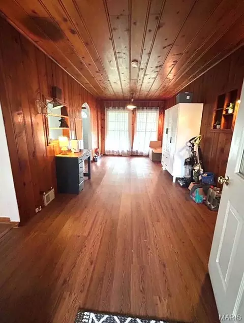 Entry Way - 303 Davis, Ava, IL 62907 photo 2 of 2