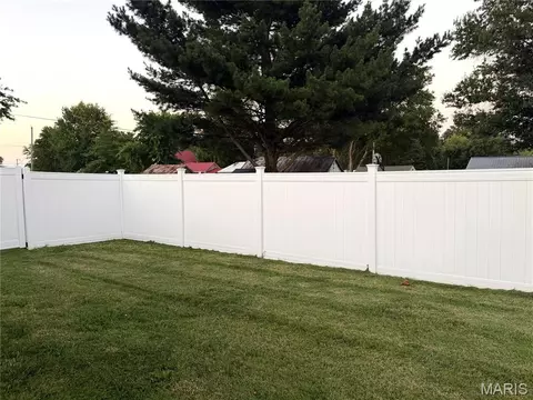 Exterior - 303 Davis, Ava, IL 62907 photo 3 of 8