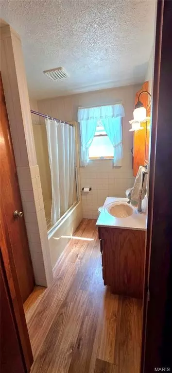 Bath - 2432 State St, Chester, IL 62233 photo 2 of 2