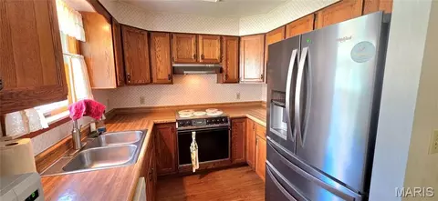 Kitchen - 2432 State St, Chester, IL 62233 photo 1 of 3