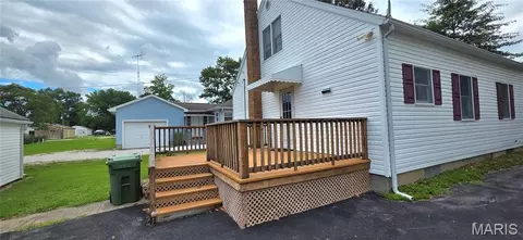 Exterior - 2432 State St, Chester, IL 62233 photo 3 of 6