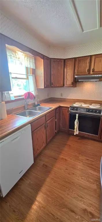 Kitchen - 2432 State St, Chester, IL 62233 photo 3 of 3