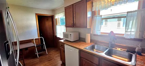 Kitchen - 2432 State St, Chester, IL 62233 photo 2 of 3