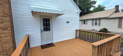 Exterior - 2432 State St, Chester, IL 62233 photo 1 of 6