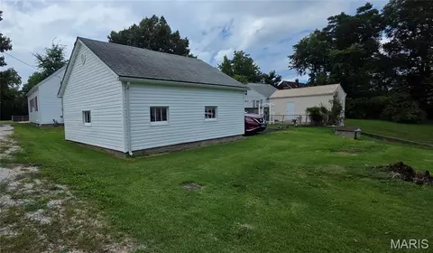 Exterior - 2432 State St, Chester, IL 62233 photo 6 of 6