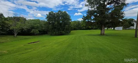 Exterior - 2432 State St, Chester, IL 62233 photo 5 of 6