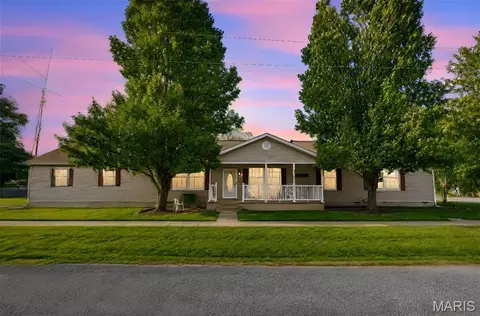 1711 Methodist St, Carlyle, IL 62231
