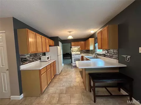 Kitchen - 1908 Mid Summer Dr, Imperial, MO 63052 photo 2 of 3