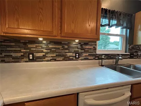 Kitchen - 1908 Mid Summer Dr, Imperial, MO 63052 photo 3 of 3