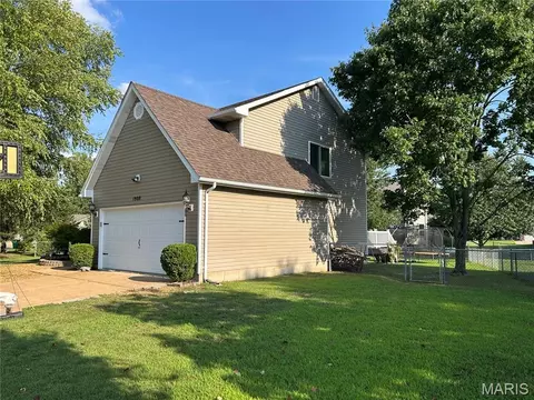 Exterior - 1908 Mid Summer Dr, Imperial, MO 63052 photo 5 of 6
