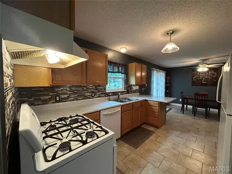 Kitchen - 1908 Mid Summer Dr, Imperial, MO 63052 photo 1 of 3